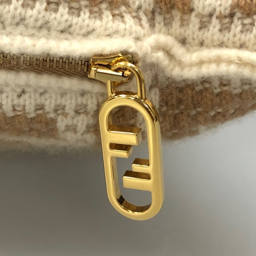 フェンディ FFスクエアクッション 総柄 ベージュ カシミヤ レディース 7AC043 FENDI【AFI28】【中古】