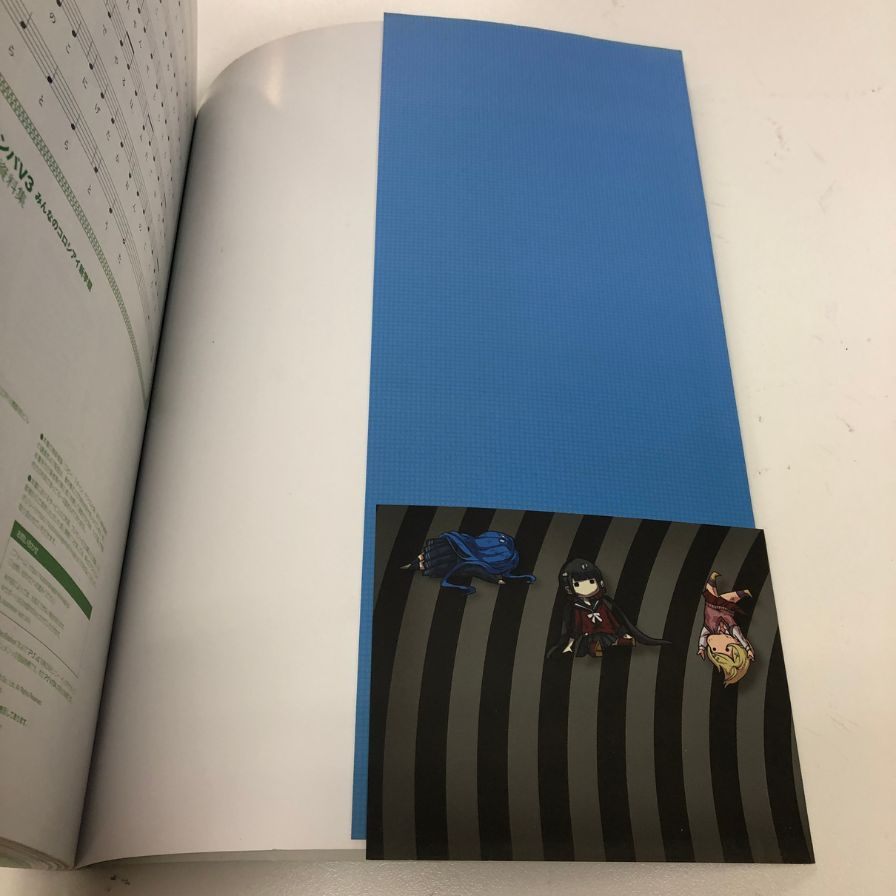 ニューダンガンロンパV3 みんなのコロシアイ新学期 超高校級の公式設定資料集 週刊ファミ通編集部【AFB53】【中古】