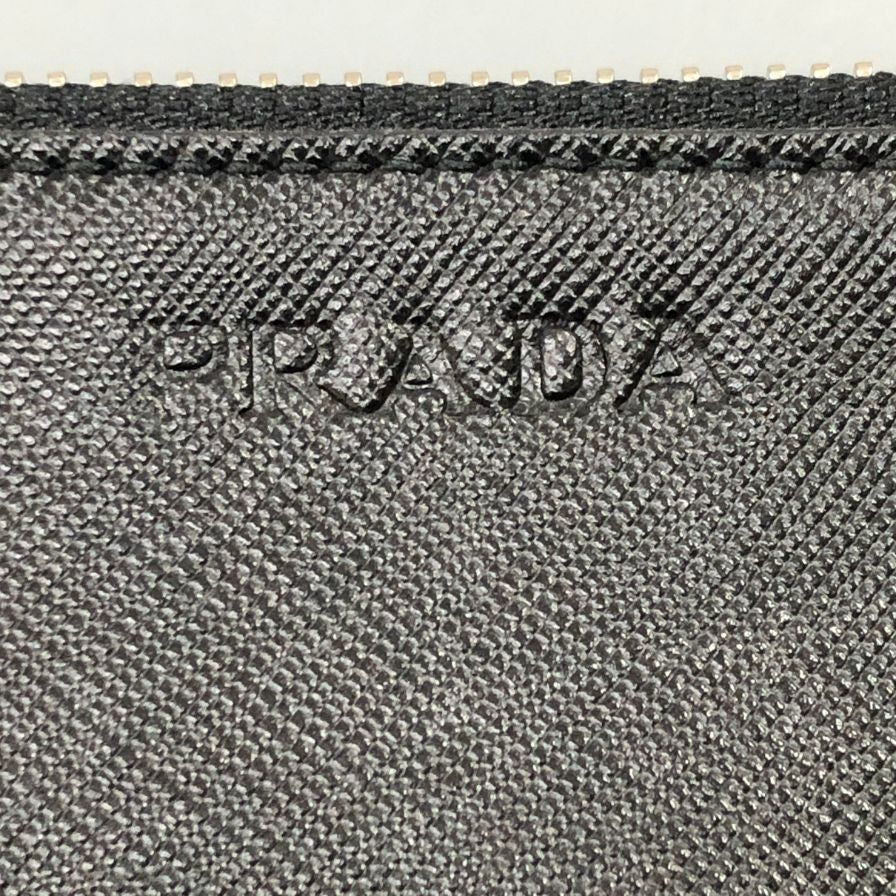 プラダ サフィアーノ レザー 薄型 クラッチ バッグ ブラック PRADA【AFE8】