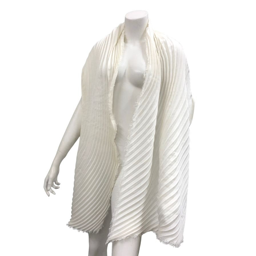 イッセイミヤケ プリーツ ストール ホワイト シルク混 IM43AD102 ISSEY MIYAKE【AFI20】