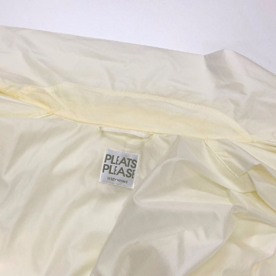 中古◆プリーツプリーズ ウィンドコート ナイロン ホワイト サイズフリー PP11-ZA961 PLEATS PLEASE ISSEY MIYAKE 【AFB19】