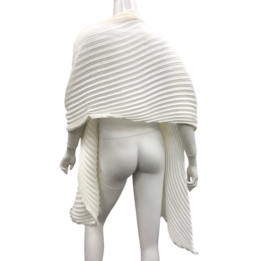 イッセイミヤケ プリーツ ストール ホワイト シルク混 IM43AD102 ISSEY MIYAKE【AFI20】