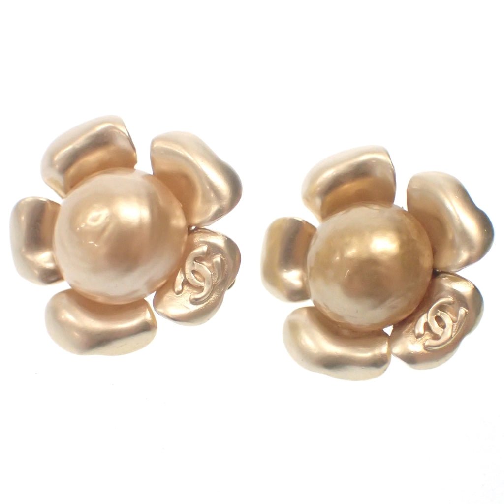 美品◆シャネル イヤリング ココマーク 00T カメリア フラワー クリップ式 ゴールド系 箱付き CHANEL【AFI11】