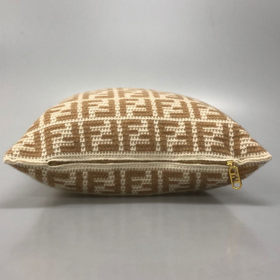 フェンディ FFスクエアクッション 総柄 ベージュ カシミヤ レディース 7AC043 FENDI【AFI28】【中古】