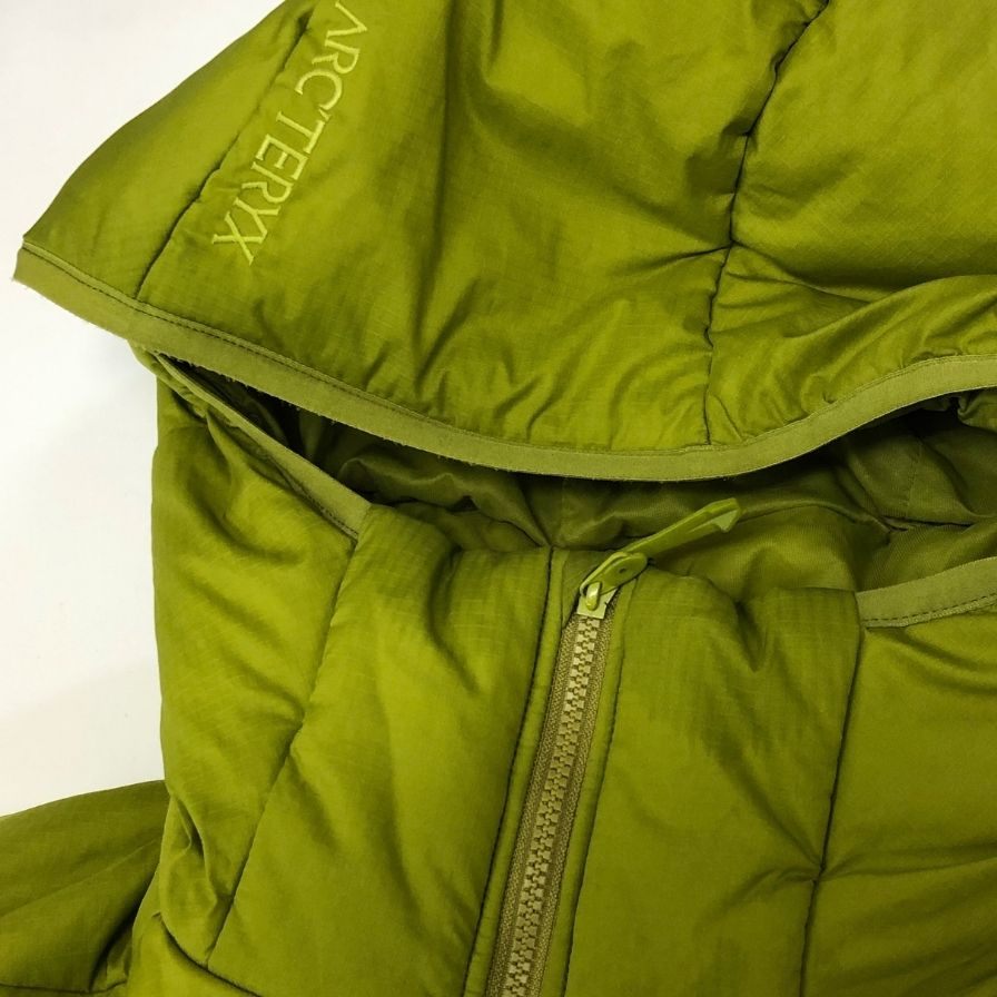 美品◆アークテリクス ダウン アトム フーディ ヘビーウェイト ユニセックス オリーブモス サイズS ナイロン ARC'TERYX 【AFA24】