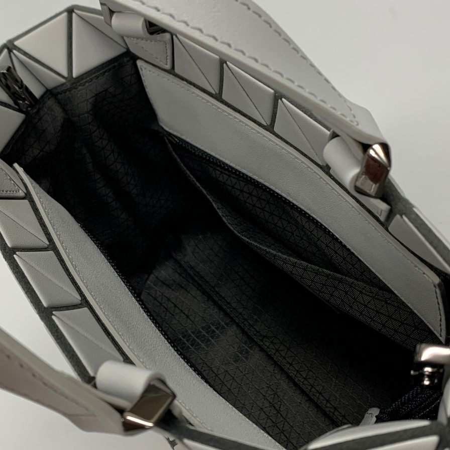 バオバオ イッセイミヤケ スモールハンドバッグ クリスタルマット BB58 AG313 ペールグレー レディース BAOBAO ISSEI MIYAKE【AFE12】