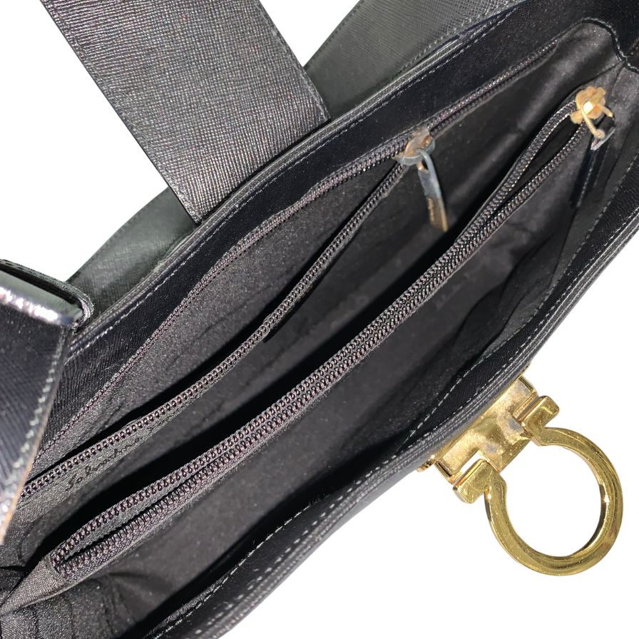 サルヴァトーレ フェラガモ ショルダーバッグ ガンチーニ 金具 レザー AQ21-8662 ブラック ゴールド Salvatore Ferragamo【AFE12】