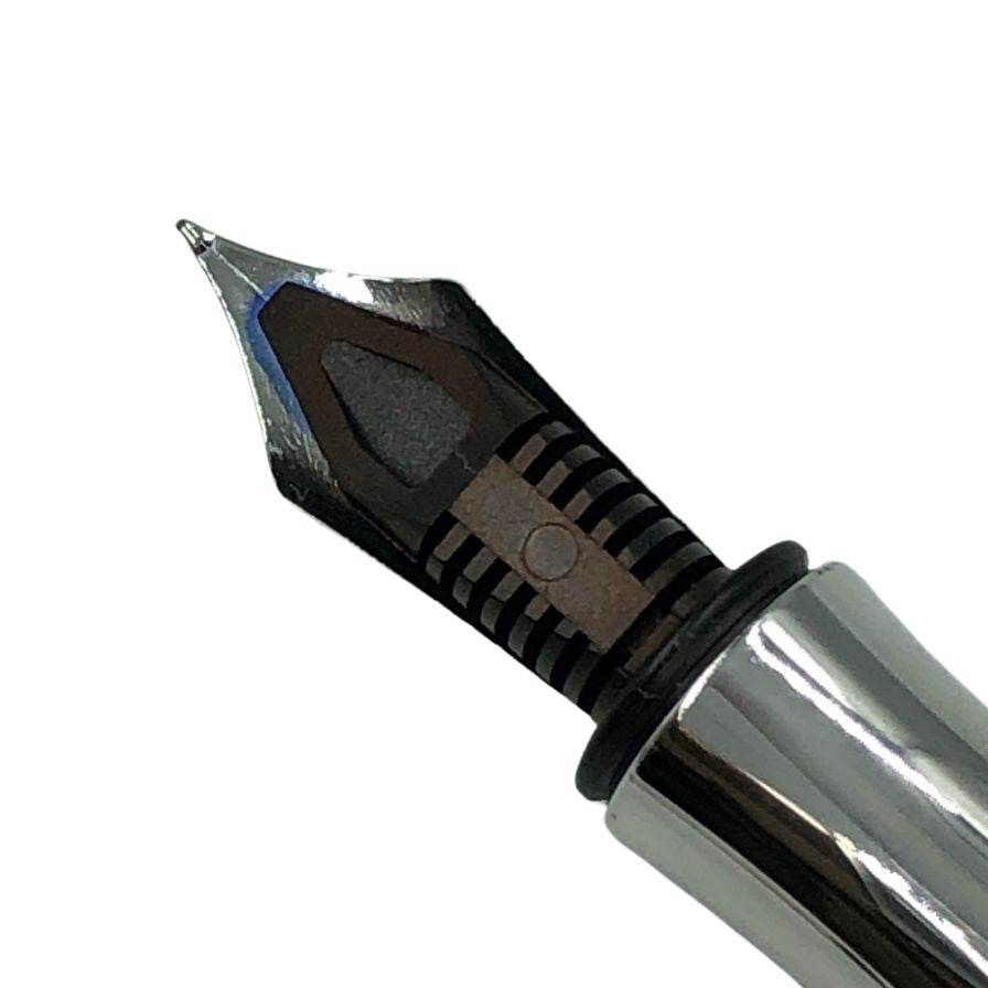 グラフ フォン ファーバーカステル 万年筆 ギロシェ ペン先750 18CT EF ブラック×シルバー GRAF VON FABER-CASTELL【AFI18】