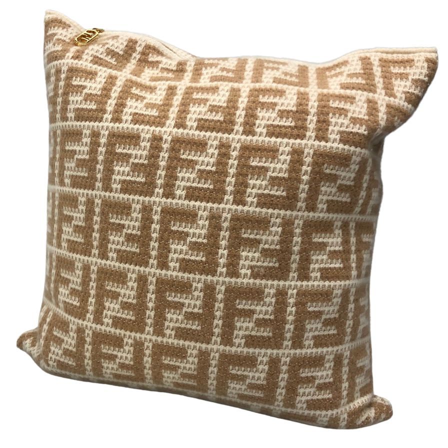 フェンディ FFスクエアクッション 総柄 ベージュ カシミヤ レディース 7AC043 FENDI【AFI28】【中古】