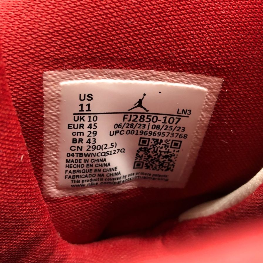 ナイキ ハイカットスニーカー エア ジョーダン 8 レトロ スウェード FJ2850-107 アイボリー メンズ サイズ29.5cm NIKE AIR JORDAN 8 RETRO SP 約29.5cm【AFD15】