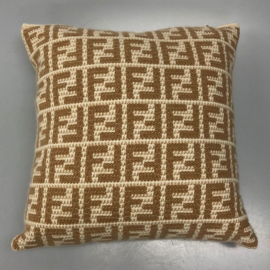 フェンディ FFスクエアクッション 総柄 ベージュ カシミヤ レディース 7AC043 FENDI【AFI28】【中古】