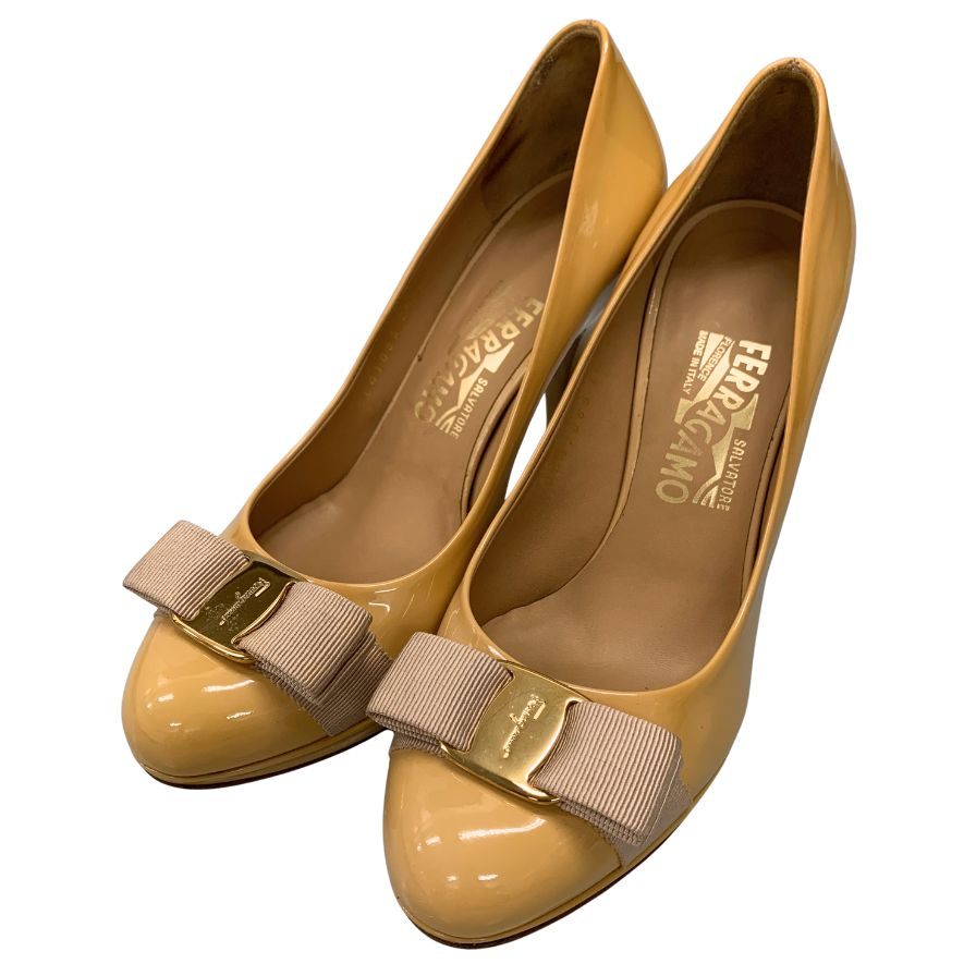 美品！フェラガモ　ヴァラリボンパンプス　6サイズ Salvatore Ferragamo(サルヴァトーレフェラガモ) ヴァラリボン