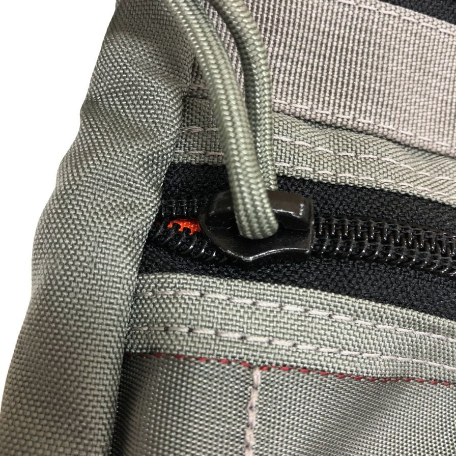 ブリーフィング ビームス+ コアPC ケース 2way ハンドバッグ ファスナー ナイロン メンズ カーキ BRIEFING × BEAMS PLUS【AFE9】