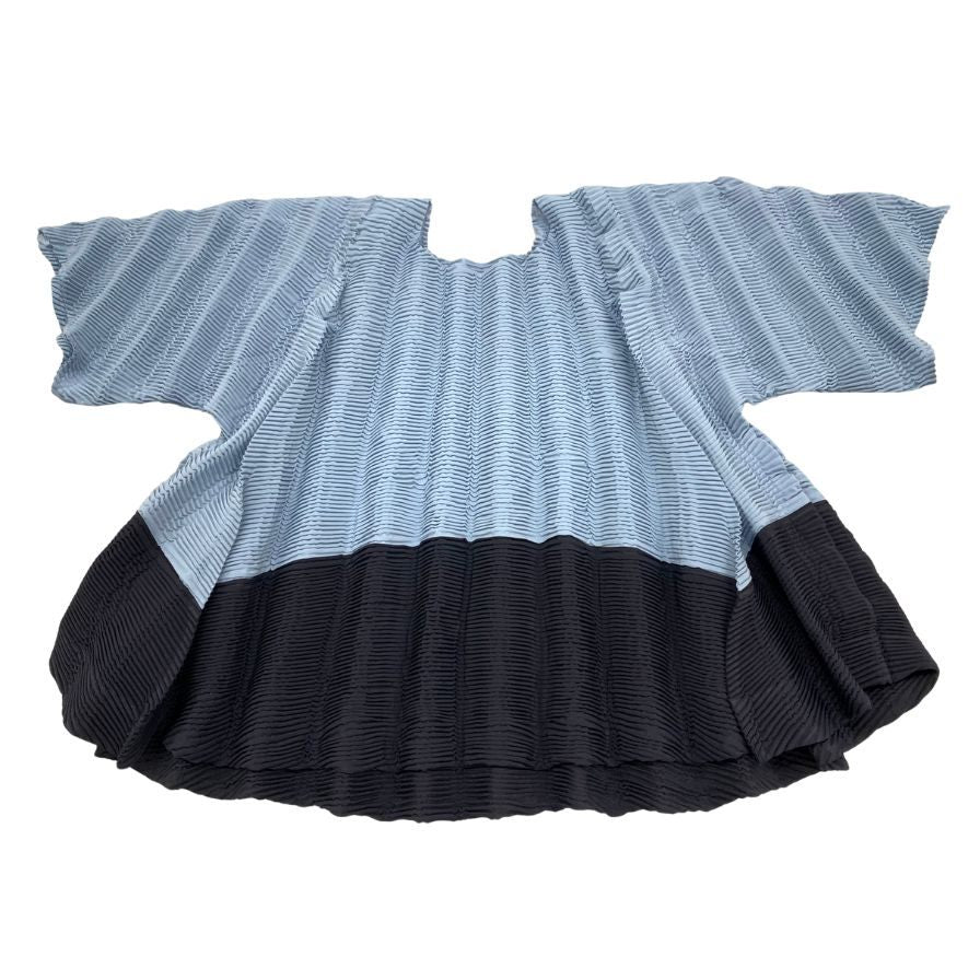 極美品◆イッセイミヤケ プリーツトップス IM02FJ666 ブルー系 サイズ2 レディース ISSEY MIYAKE 【AFB16】