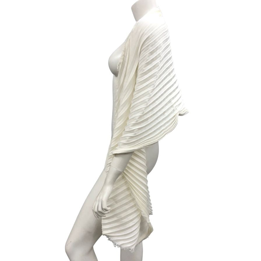 イッセイミヤケ プリーツ ストール ホワイト シルク混 IM43AD102 ISSEY MIYAKE【AFI20】