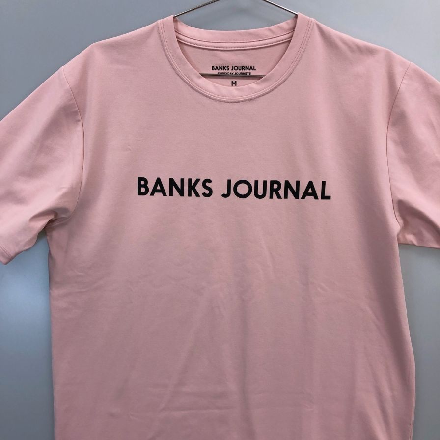 美品◆バンクスジャーナル Tシャツ ビッグロゴ ピンク メンズ サイズM BANKS JOURNAL 【AFB7】