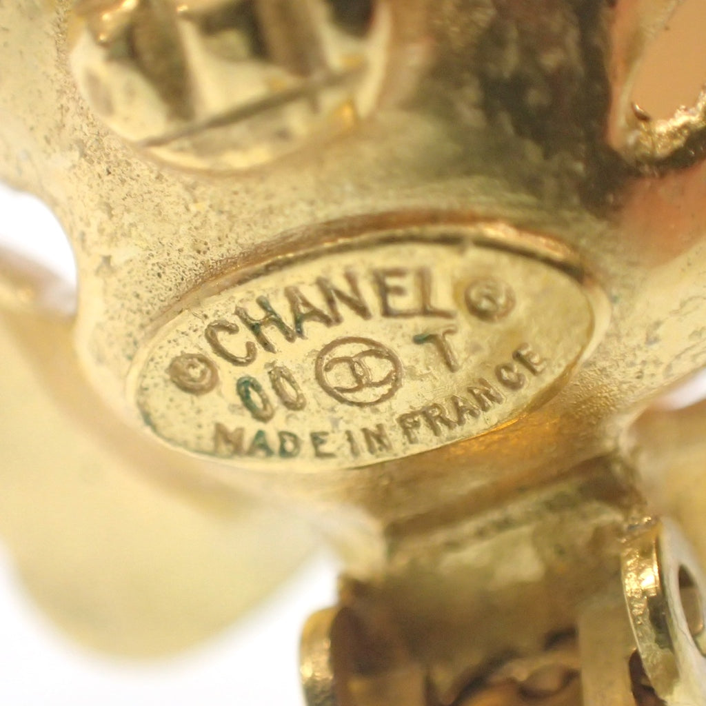 美品◆シャネル イヤリング ココマーク 00T カメリア フラワー クリップ式 ゴールド系 箱付き CHANEL【AFI11】