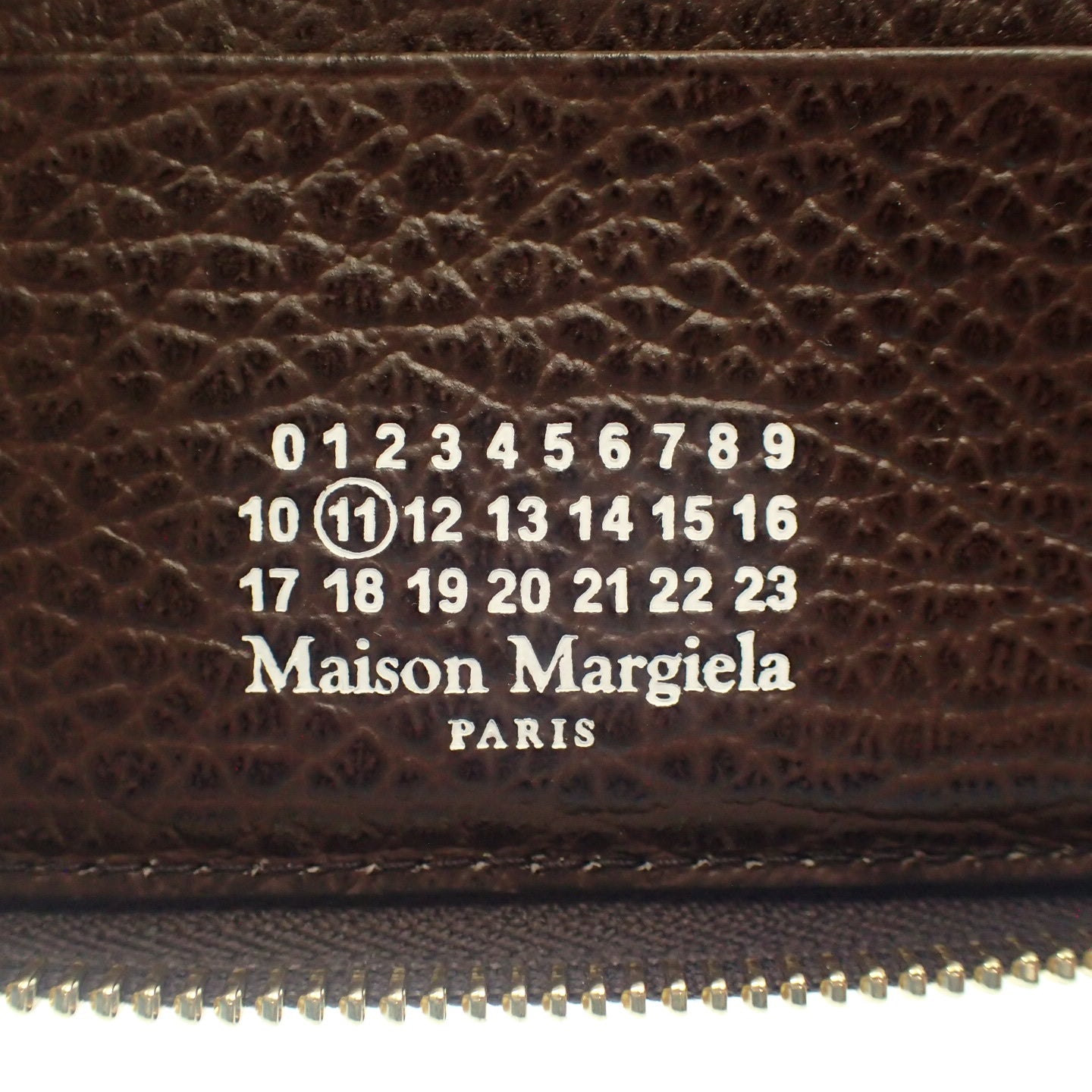 極美品◆メゾンマルジェラ 二つ折り財布 ラウンドジップ 4ステッチ レザー S56UI0111 茶 箱付き Maison Margiela【AFI18】