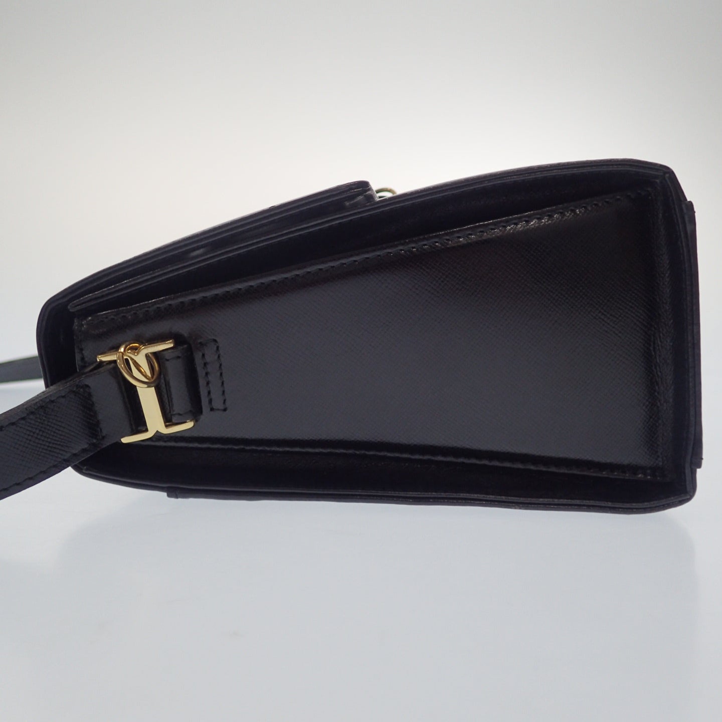 ジャンニヴェルサーチ ショルダーバッグ ゴールド金具 GIANNI VERSACE【AFE10】【中古】