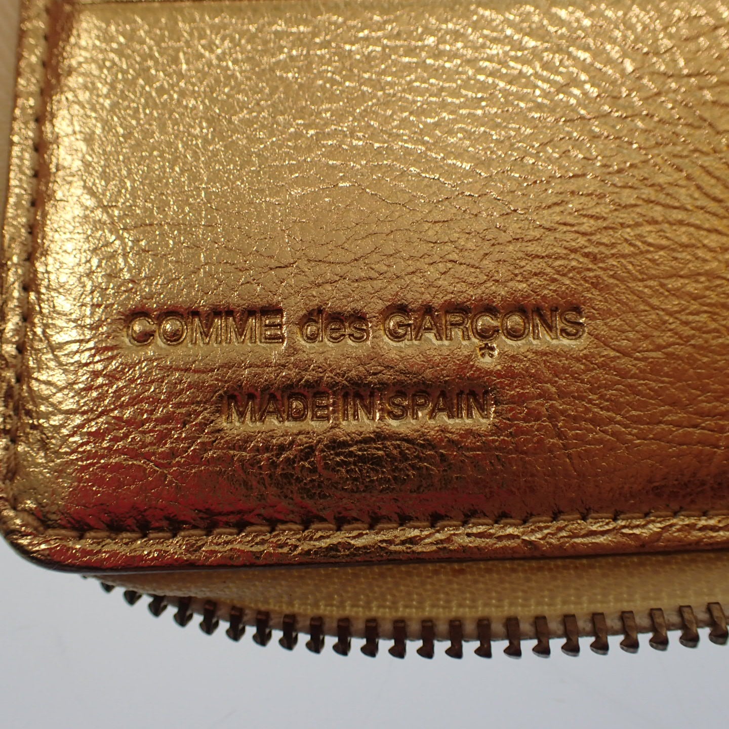 コムデギャルソン ラウンドジップ ウォレット ゴールド 2022 スペイン製 COMME des GARCONS【AFI9】【中古】