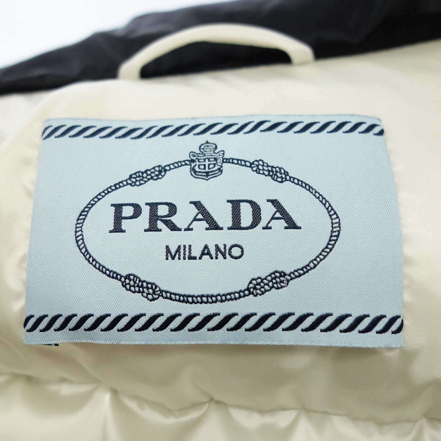 プラダ ダウンコート ジップアップ ベルト付き レディース ブラック 40 PRADA【AFA10】【中古】
