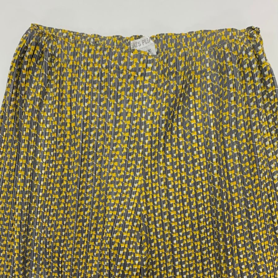 プリーツプリーズ パンツカーキ色 PLEATS PLEASE イッセイミヤケ 専用 2 新品 プリーツプリーズ カラー ストレート パンツ