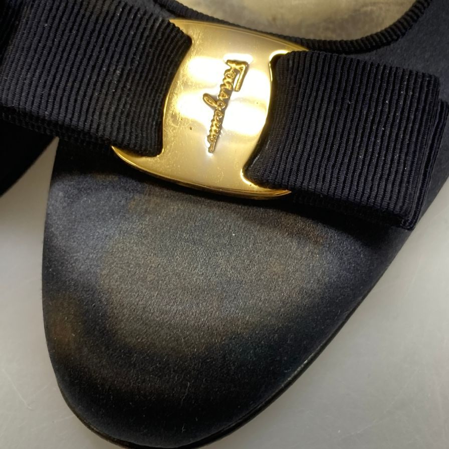サルバトーレ フェラガモ リボンパンプス レディース サイズ7B ブラック Salvatore Ferragamo 約24.5cm【AFC30】