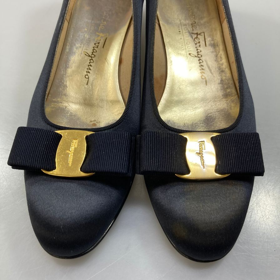 サルバトーレ フェラガモ リボンパンプス レディース サイズ7B ブラック Salvatore Ferragamo 約24.5cm【AFC30】