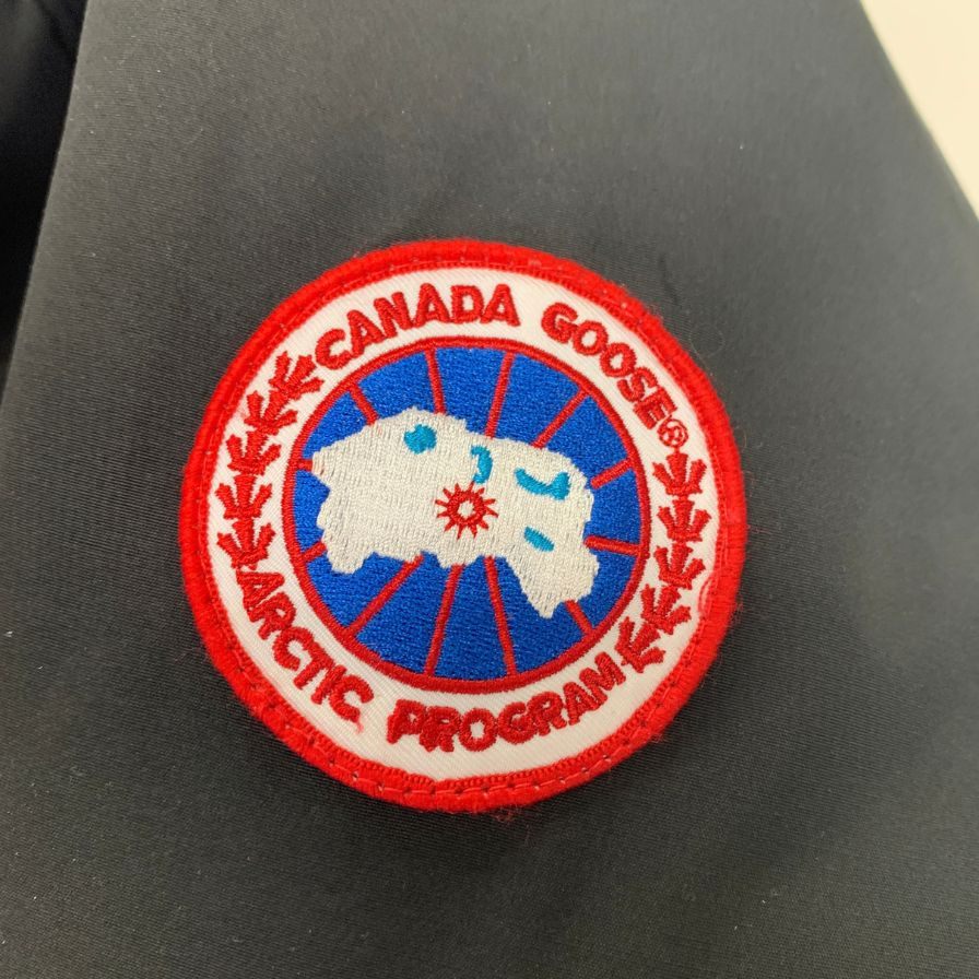 美品◆カナダグース カムループス ダウンジャケット ブラック サイズM CANADA GOOSE 【AFA20】