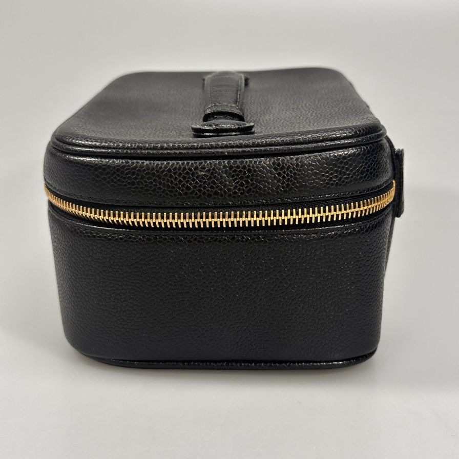 シャネル キャビアスキン バニティバッグ ゴールドジップ ココマーク ブラック CHANEL【AFE4】