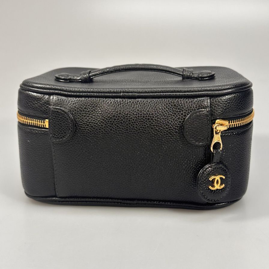 シャネル キャビアスキン バニティバッグ ゴールドジップ ココマーク ブラック CHANEL【AFE4】