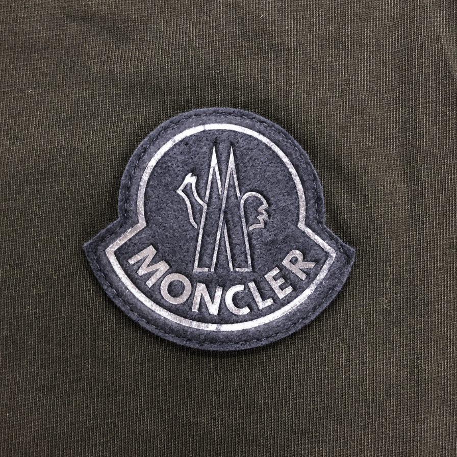 新品同様◆モンクレール  ロゴ ワッペン Tシャツ  メンズ サイズ M ブラック  C-SCOM-23-5448 MONCLER 【AFI21】