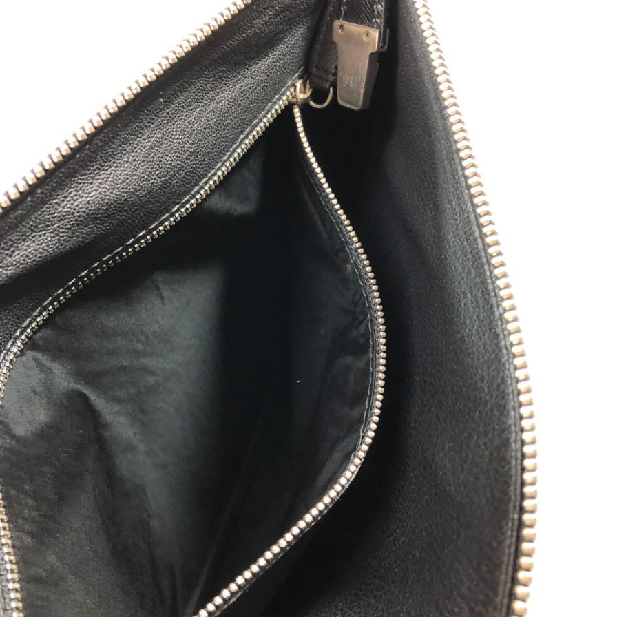 プラダ サフィアーノ レザー 薄型 クラッチ バッグ ブラック PRADA【AFE8】