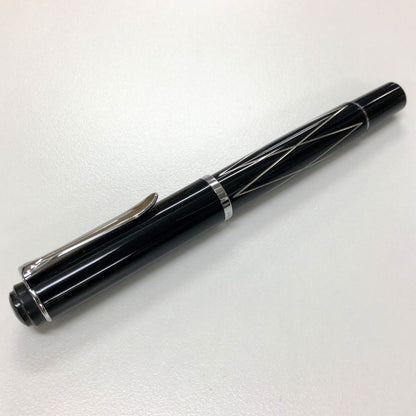 ペリカン 万年筆 M215 クラシック ダイヤライン ブラック×シルバー EF字 Pelikan【AFI22】