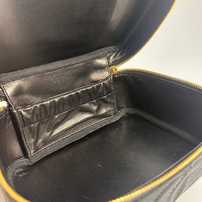 シャネル キャビアスキン バニティバッグ ゴールドジップ ココマーク ブラック CHANEL【AFE4】