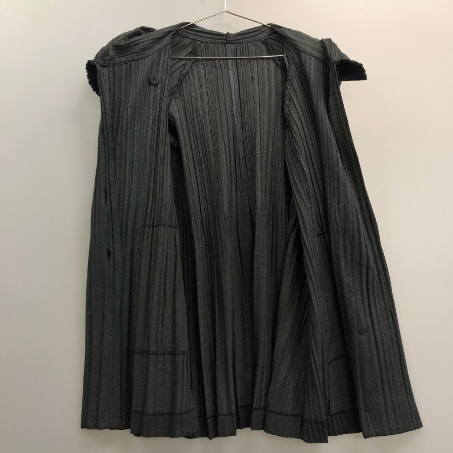 美品◆プリーツプリーズ イッセイミヤケ フード ロング コート PP33-JA671 グレー サイズ4 PLEATS PLEASE 【AFB43】