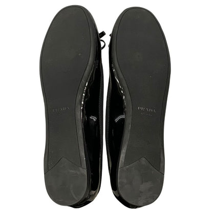 プラダ エナメル パテントレザー フラットシューズ ロゴ＆リボンあしらい レディース サイズ36 ブラック PRADA 約22.5cm【AFC47】