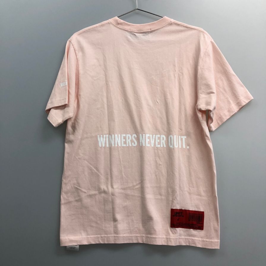 美品◆ユーピーディーティー アンプレセデンティド Tシャツ プリントデザイン ピンク系 サイズ1 メンズ UPD'T UNPRECEDENTED 【AFB39】