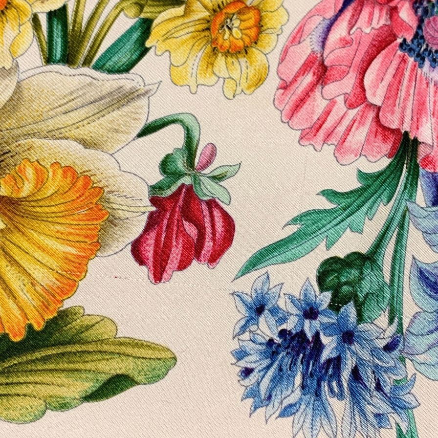GUCCI スカーフ 楽器と花のデザイン グッチ 大判スカーフ ストール 花柄 レッド GUCCI【AFI6