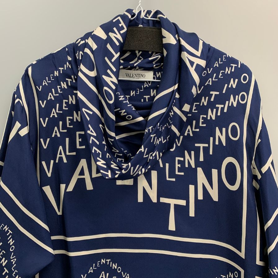 美品◆ヴァレンティノ プルオーバーシャツ ロゴ総柄 シルク ネイビー サイズ40 レディース Valentino 【AFB9】