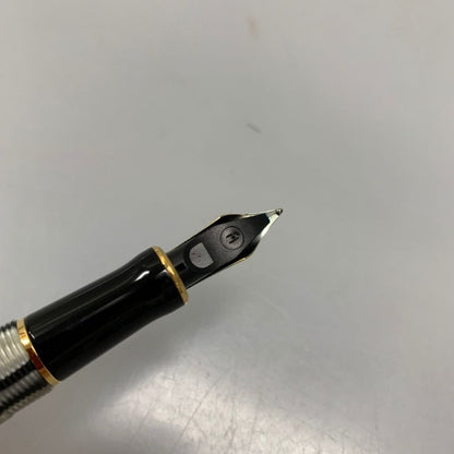 中古◆パーカー 万年筆 デュオフォールド パール&ブラックGT インターナショナル ペン先18K PARKER【AFI8】