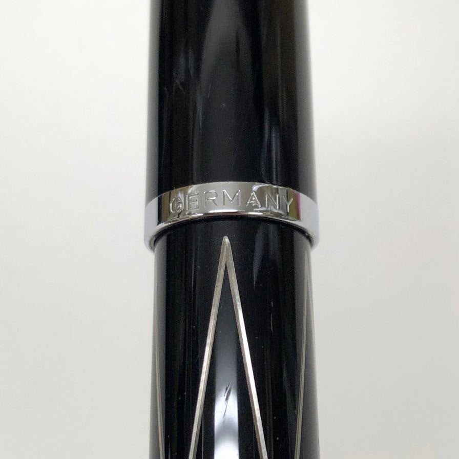 ペリカン 万年筆 M215 クラシック ダイヤライン ブラック×シルバー EF字 Pelikan【AFI22】