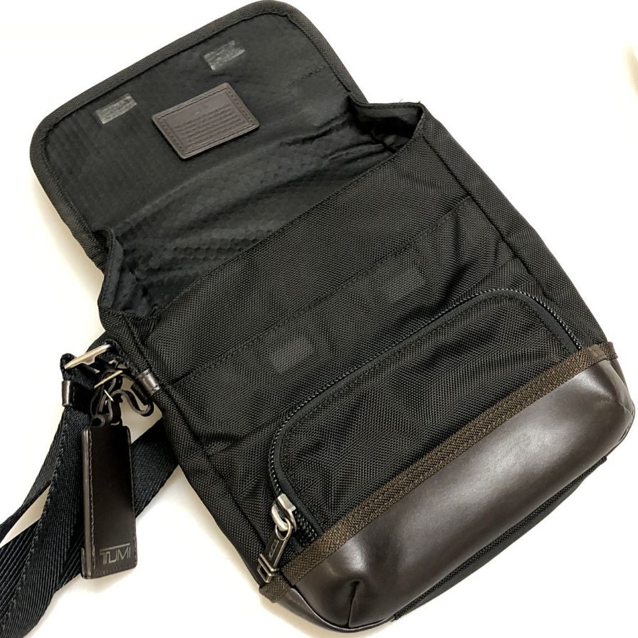 トゥミ ミニショルダーバッグ マグネット式フラップ メンズ ダークブラウン TUMI【AFE6】