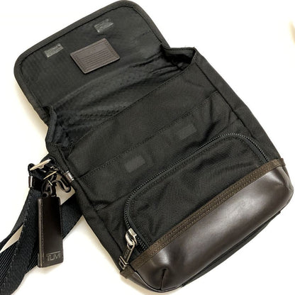 トゥミ ミニショルダーバッグ マグネット式フラップ メンズ ダークブラウン TUMI【AFE6】