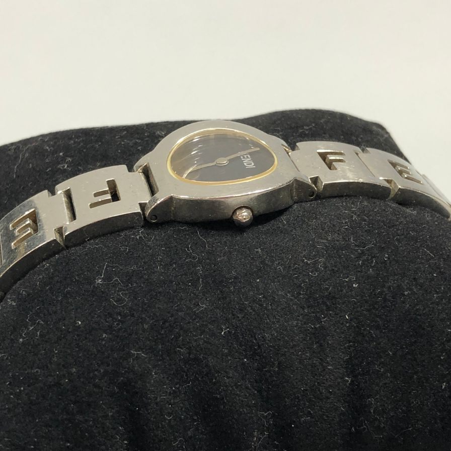 フェンディ 腕時計 3050 L クォーツ式 シルバー 黒文字盤 FENDI【AFI18-2】