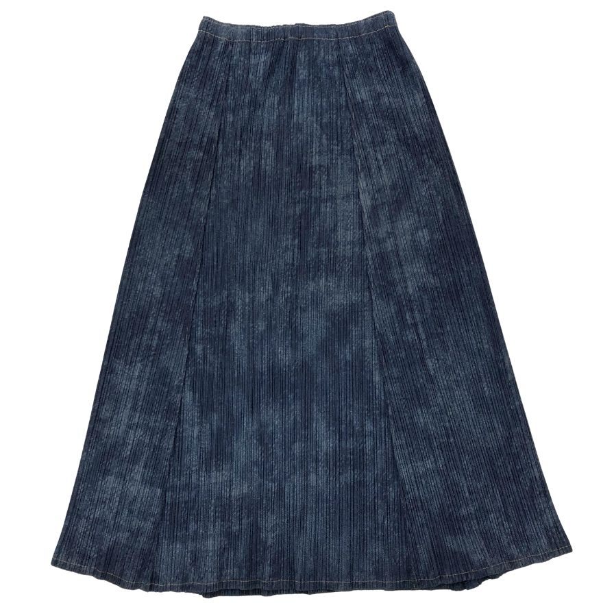 ど*ん様 ISSEY MIYAKE　me　フレアスカート(紺) イッセイミヤケISSEY MIYAKE 24 プリーツ台形スカート 紺F (K