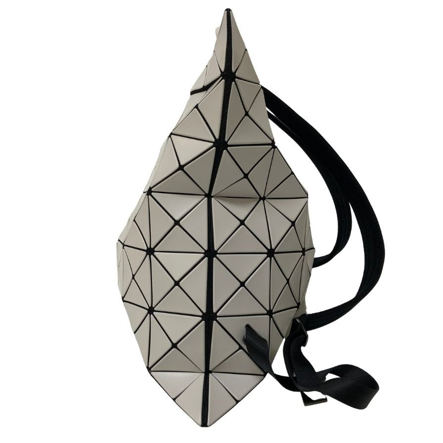 バオバオ イッセイミヤケ フラットパック リュックサック BB81-AG691 ホワイト ブラック BAO BAO ISSEY MIYAKE【AFE3】
