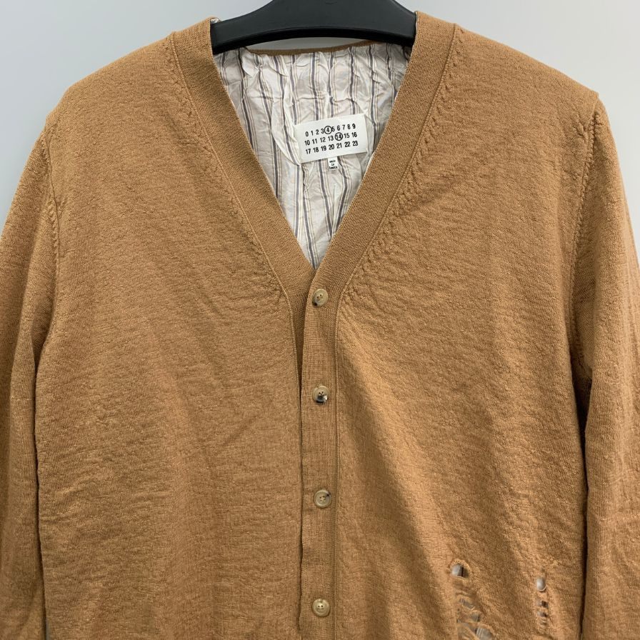 極美品◆メゾン マルジェラ 22AW Vネックカーディガン ダメージ加工 ベージュ メンズ サイズM SI1HA0006 Maison Margiela 【AFB4】