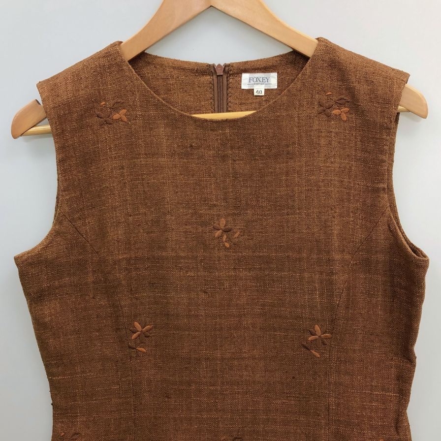 美品◆フォクシー ブティック シルク100 ノースリーブ ひざ丈ワンピース 40サイズ ブラウン FOXEY BOUTIQUE 【AFB45】