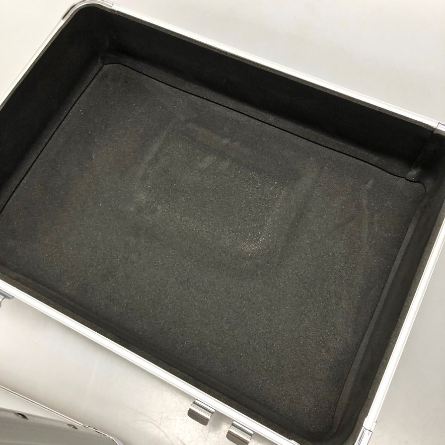 シュプリーム オデッセイ レコード ケース ユニセックス シルバー Supreme Odyssey Record Case Silver【AFI28】【中古】